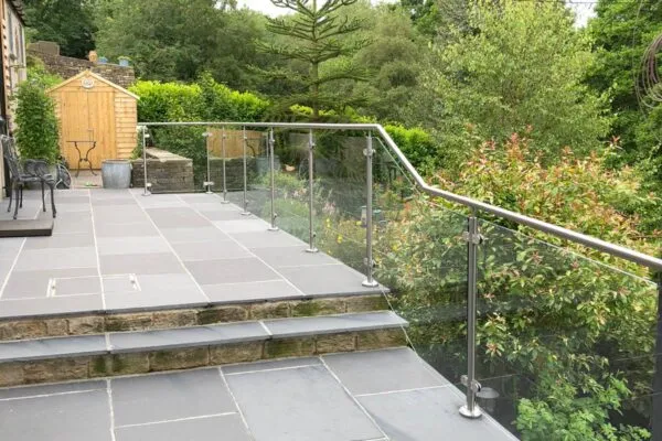 GLASS + STAINLESS HAND RAIL (4) GLASS + STAINLESS HAND RAIL (4)