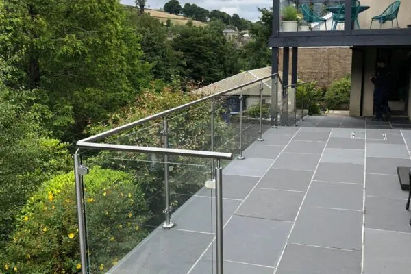 GLASS + STAINLESS HAND RAIL (2) GLASS + STAINLESS HAND RAIL (2)